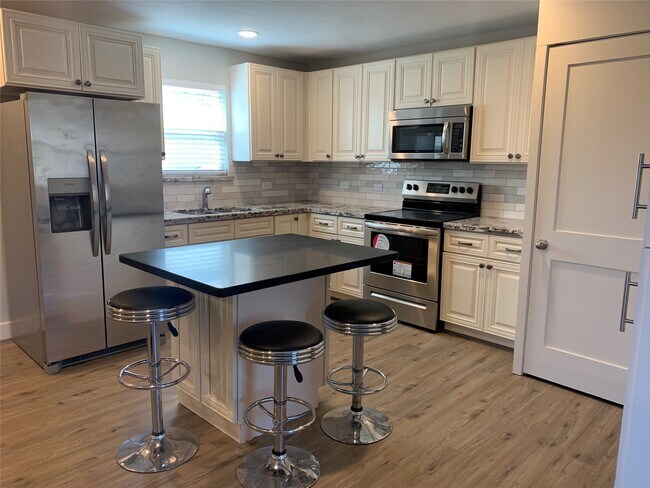 Photo - 1210 Avenue M