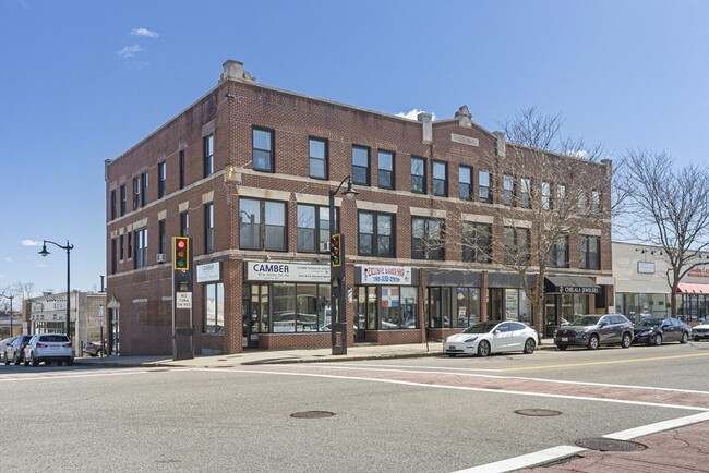 Building Photo - 648 Washington St Unit 20