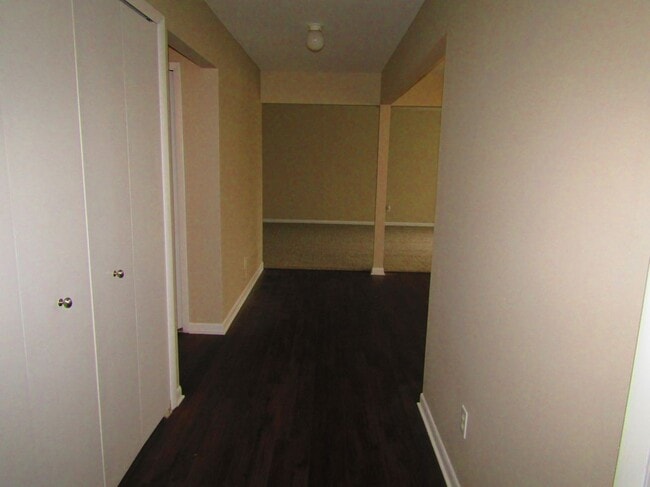 Building Photo - 16270 Mayfair Dr Unit Apt. 202