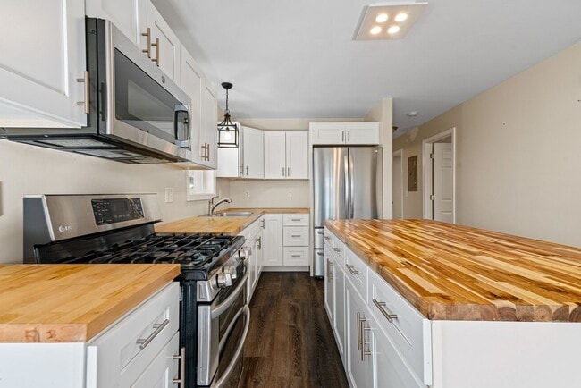 Building Photo - 3 1/2 Baltimore Street Unit 3 1/2 Baltimore Street -  2