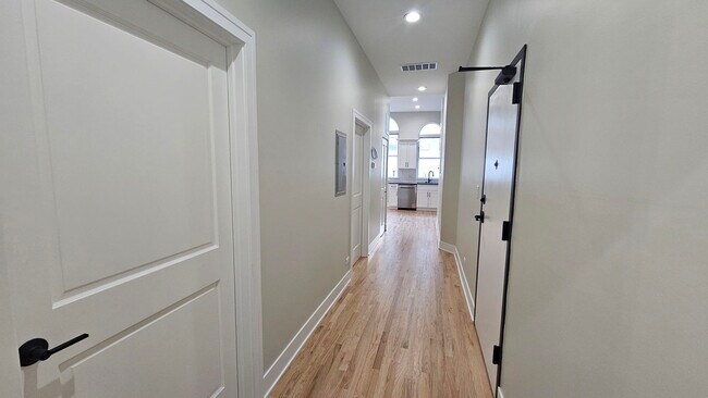 Photo - 4437 N Broadway Unit 2F