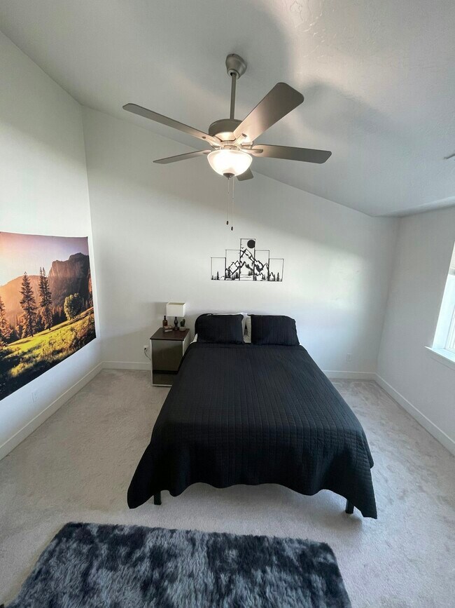 895 E Pacific Dr