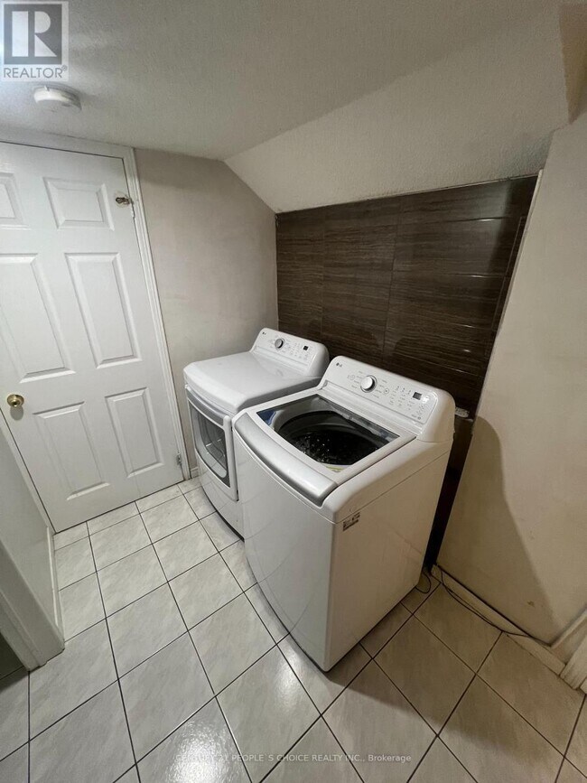 Photo - 558 Kaiser Dr