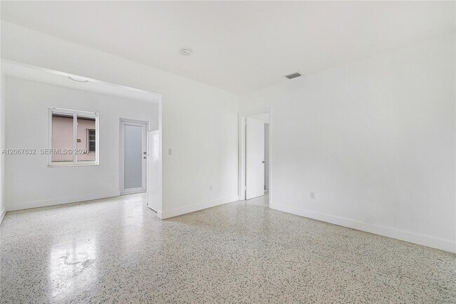 Photo - 1202 NW 34th St Unit 1200