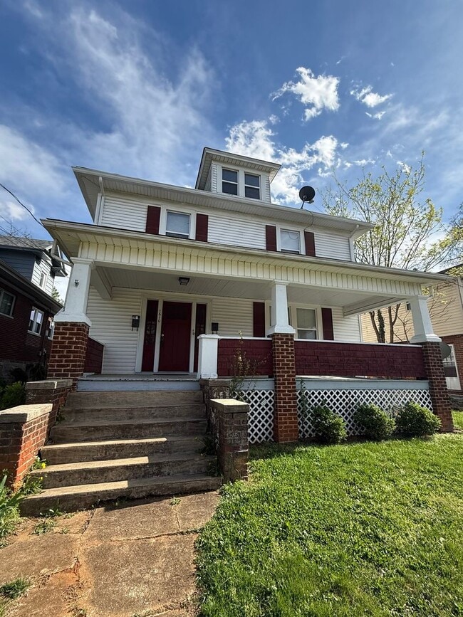 Building Photo - 1610 Hampton Ave SW Unit 1610 Hampton Avenue  1