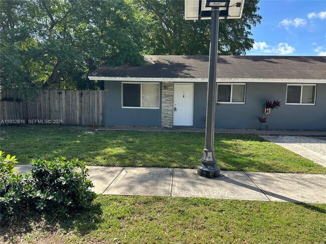 Photo - 647 NW 3rd Ave Unidad 1