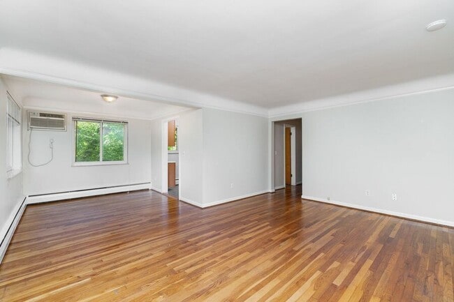 Building Photo - 3525 Linwood Ave Unit 1 Rental