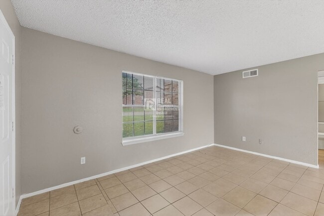 Photo - 8024 Cambridge Cir Unidad A