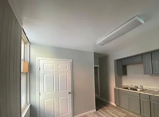 Photo - 1733-1735 Edison Ave Unit 1735