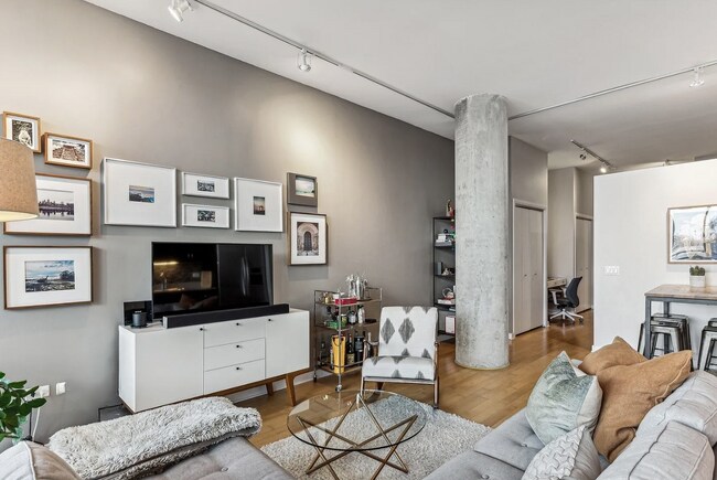 Photo - 860 W Blackhawk St Unit 304