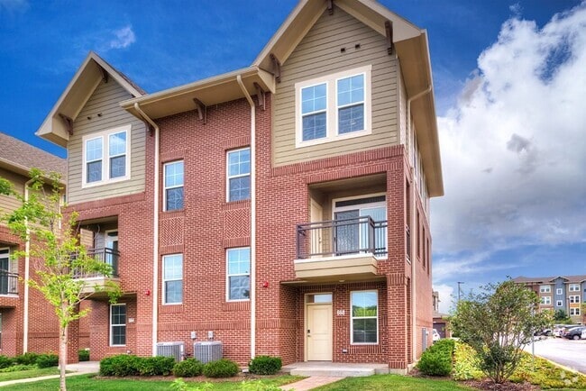 Building Photo - 668 E Algonquin Rd Rental