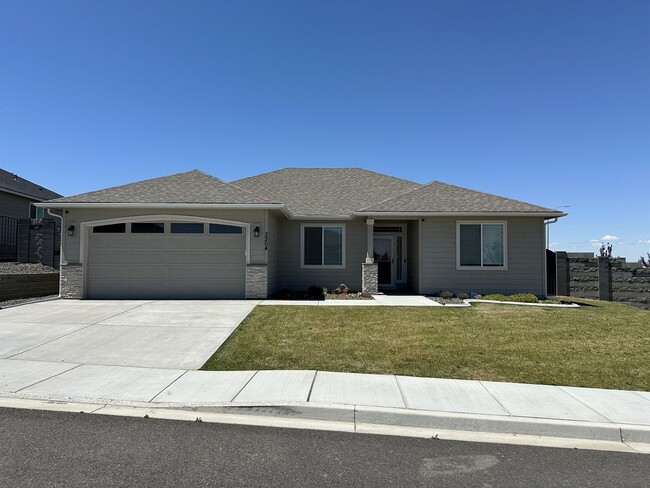 Building Photo - Luxury 3-Bedroom Home for Lease in Apple Valley, Kennewick – Built 2023
