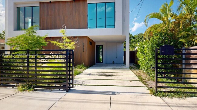 353 NW 50th St