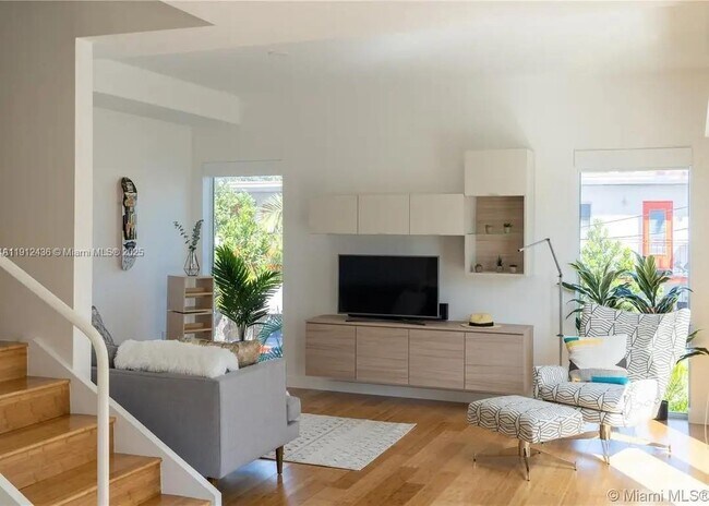 Photo - 619 Meridian Ave Unidad 6