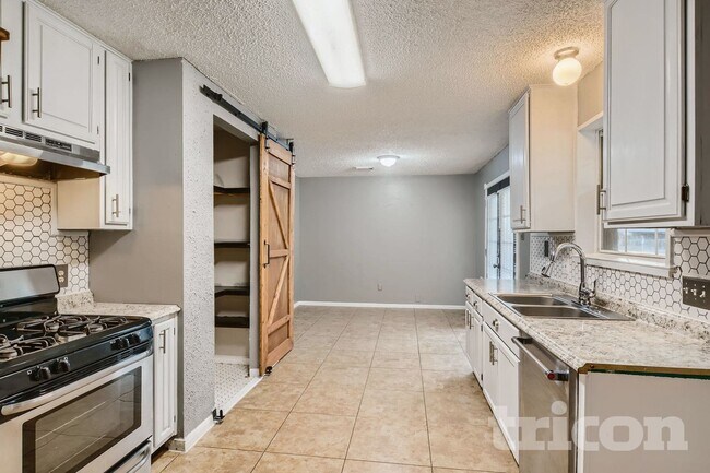 Photo - 3416 Tulip Ln