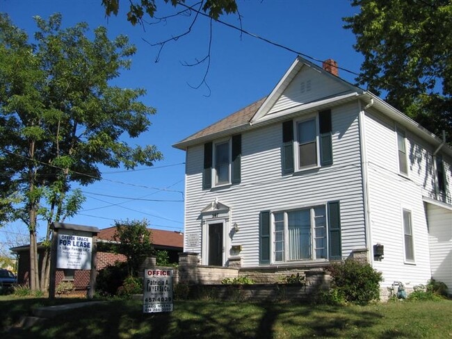 Building Photo - 297 S Sandusky St Unit C