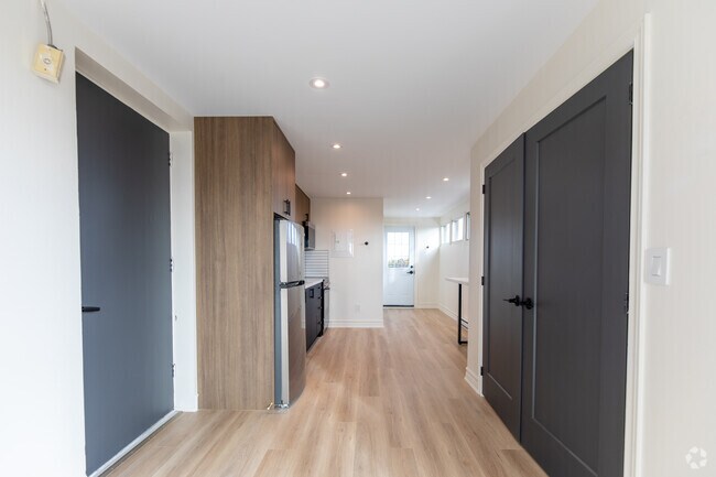 BACHELOR - 465SF - Kitchen