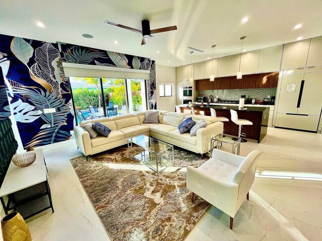 Photo - 1620 NE 6th St Unit SI ID1369644P