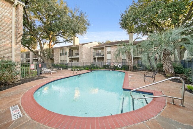 Building Photo - 8100 Cambridge St Unit 6