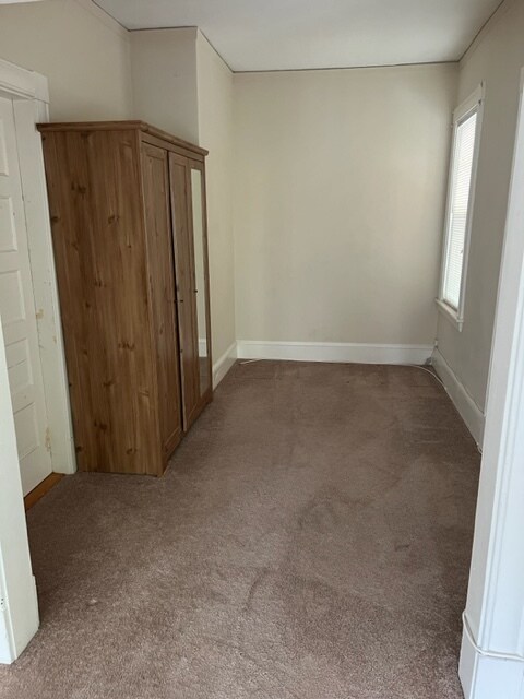 Office/possible 3rd bdrm - 56 Brook St Unidad 56