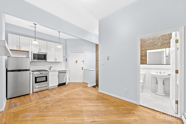 Photo - 69 Bond St Townhome