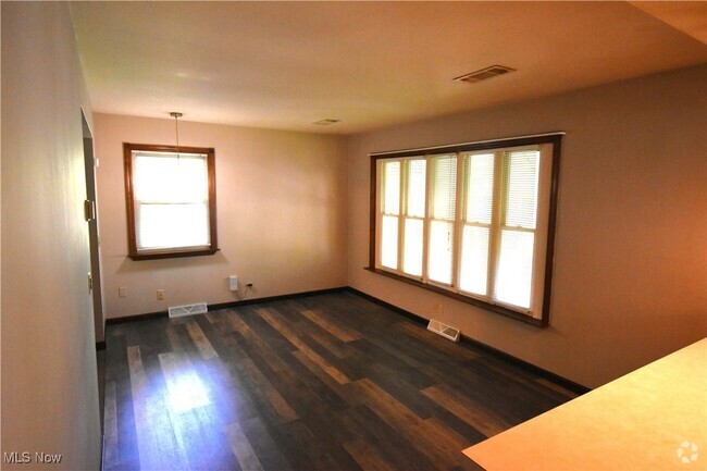 Building Photo - 3583 Lloyd Rd Rental