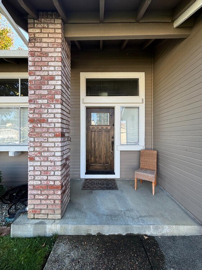 Photo - 430 Inverness Way