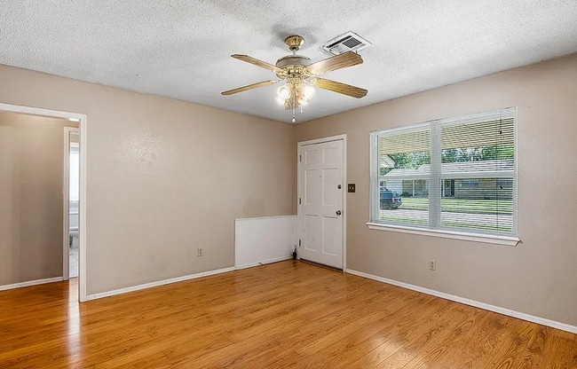 Photo - Spacious 3BD, 2BTH Home Right off 12th AVE Minutes from the highway and 5 Minutes from OU Campus!