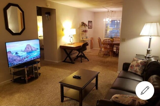 Building Photo - 555 N Pearl St Unit A3