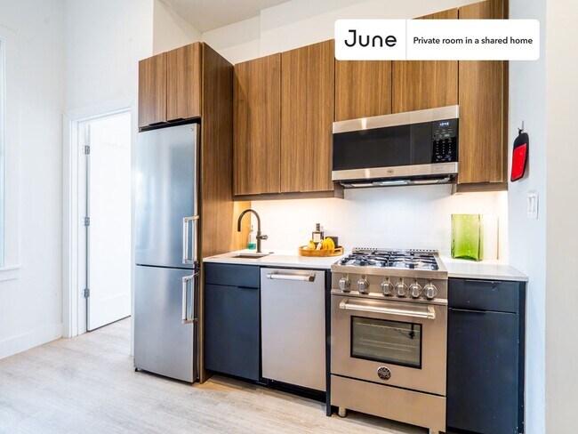 Room in Shared 4 bed/2 bath home in Dupont Circle