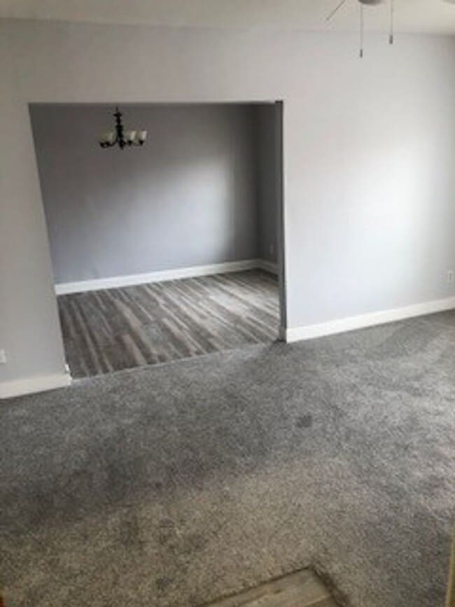 Building Photo - Spacious Two Bedroom near Washington Blvd ...