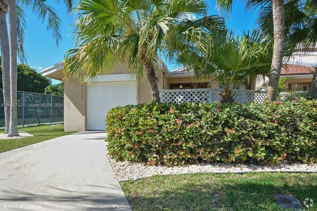 Building Photo - 6720 Canary Palm Cir Rental