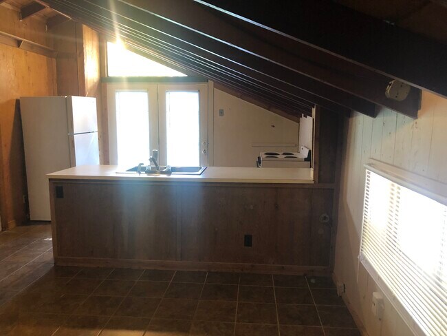 3213 S Leco Ln Unit Spacious 2 BD 1 BA