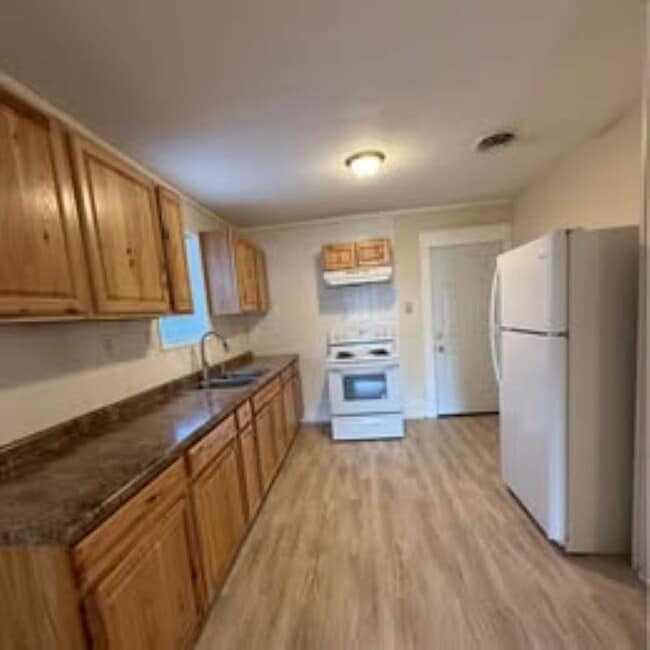 Kitchen - 2716 Oak Ave