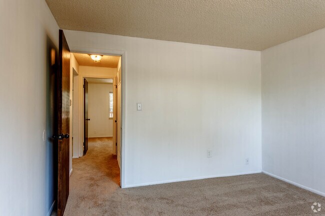 2BR, 2BA - 1,200SF - Arvada Pines