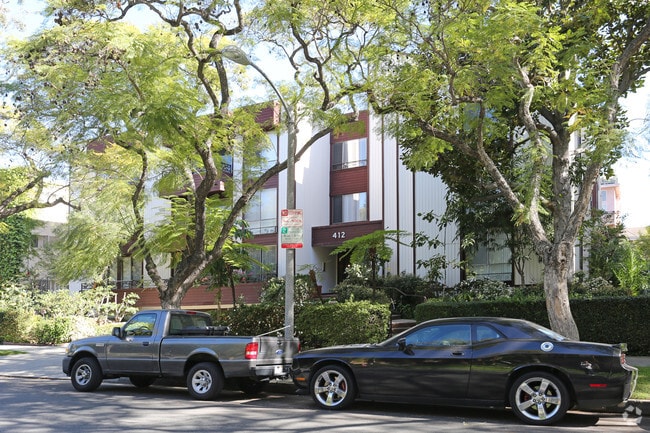 Photo - Oakhurst Royal Apartments