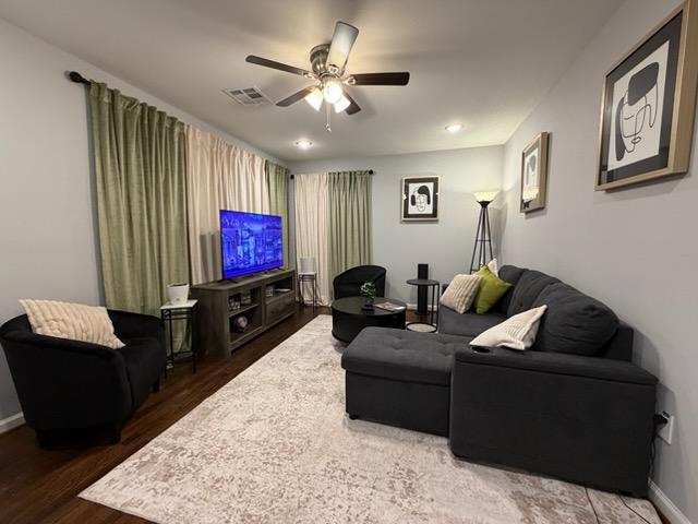 Photo - 317 E 39th St