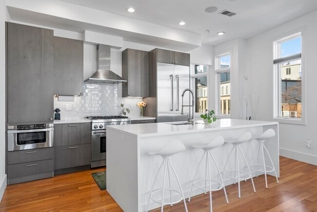 Building Photo - 5 Mohawk St Unit 5