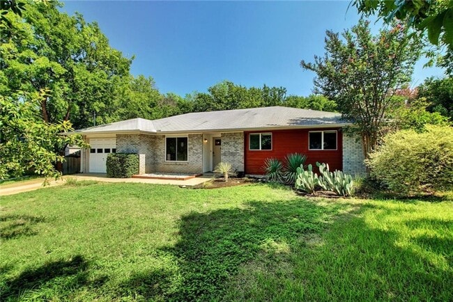 Photo - 900 Aurora Cir