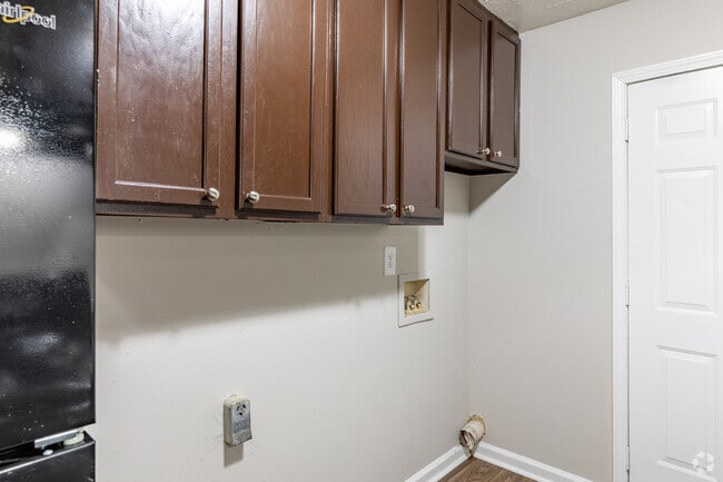 2BR, 1BA - 864SF Laundry in Kitchen