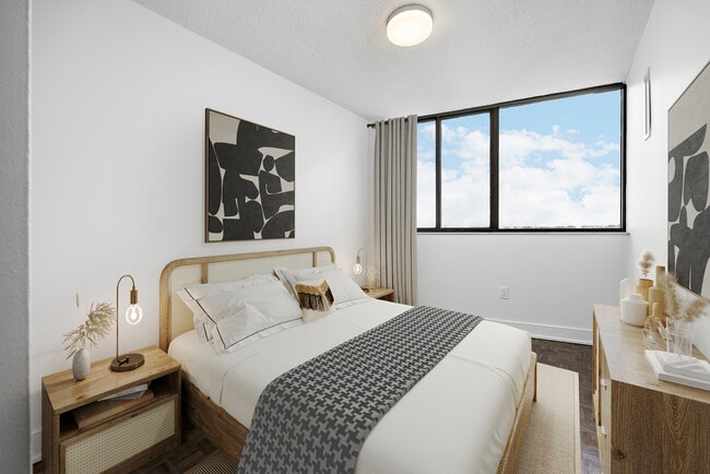 Photo - 2375 The Collegeway