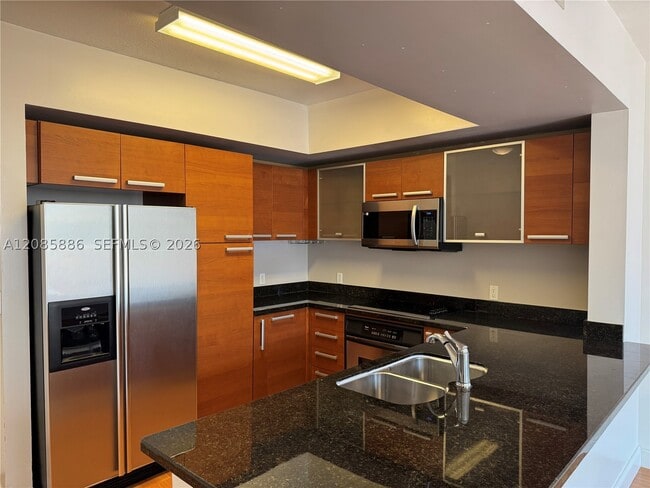 Building Photo - 2030 Douglas Rd Unit 608