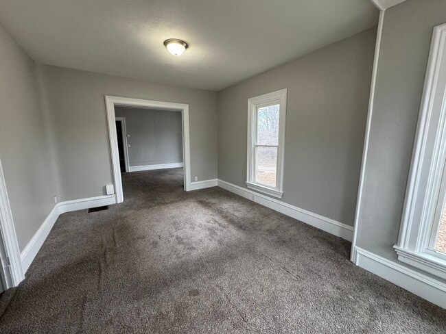 Photo - 5 bedroom 2 bath house in Moline