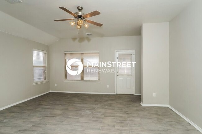 Photo - 3 Bedroom Pet-Friendly Home in Mustang, OK with Main Street Renewal