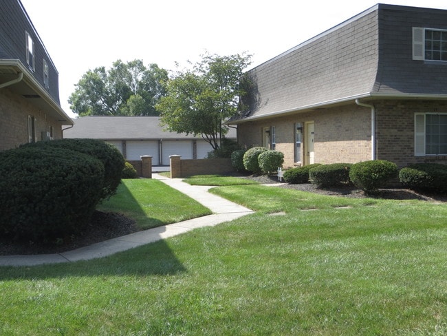 Photo - Hilliard Square