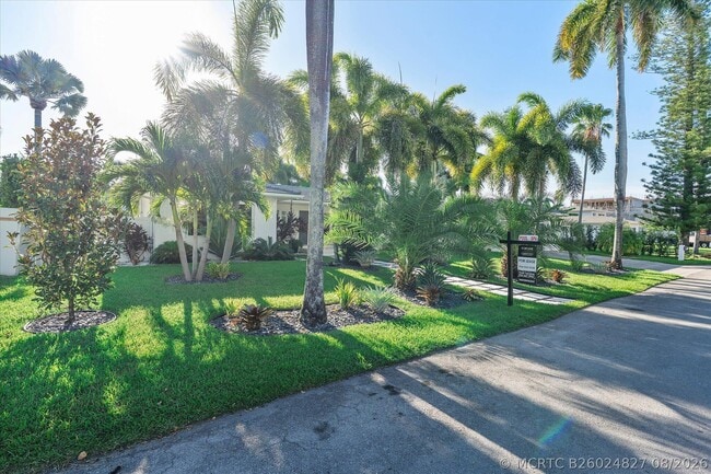 207 Royal Palm Dr