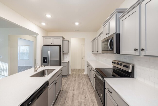 Photo - 3 Bed, 2.5 Bath Home with Bonus Loft & Private Owner Suite - Available Late September Move In