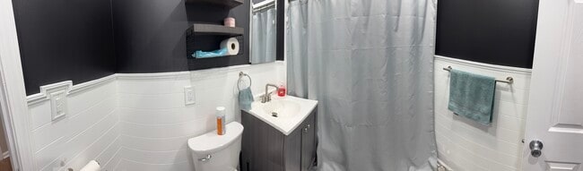 Building Photo - 1102 N 19th Ave Unit 2nd floor Rental