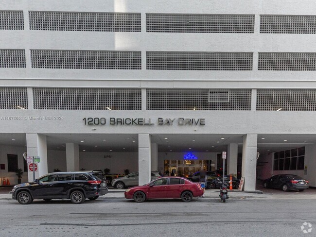 Building Photo - 1200 Brickell Bay Dr Unit 3210 Rental