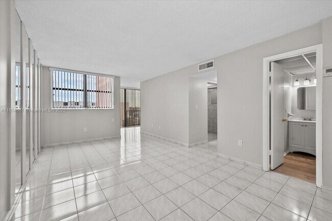 Building Photo - 9440 W Flagler St Unit 414 Rental